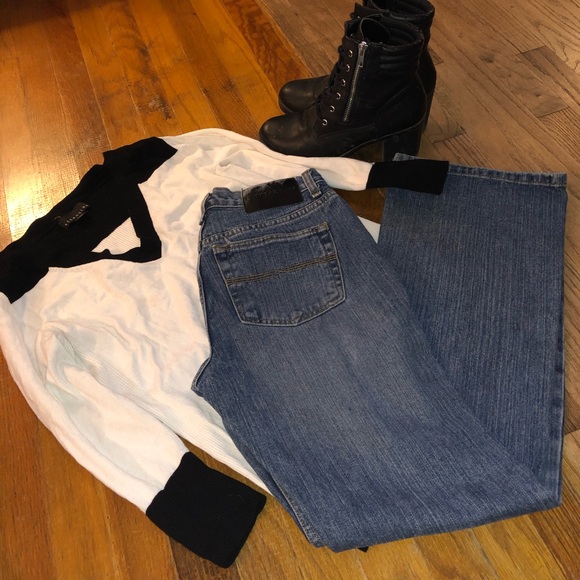 Express Denim 5/6 L Relaxed Fit Low Rise Flare - Picture 3 of 6